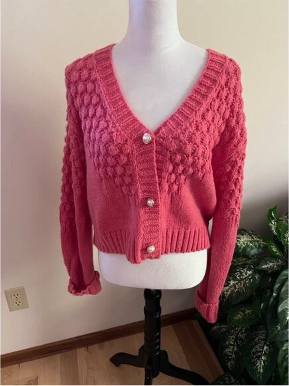 Altar'd State Cardigan pink NWT M Fuchsia Chunky Bobble Knit V Neck Faux Pearl